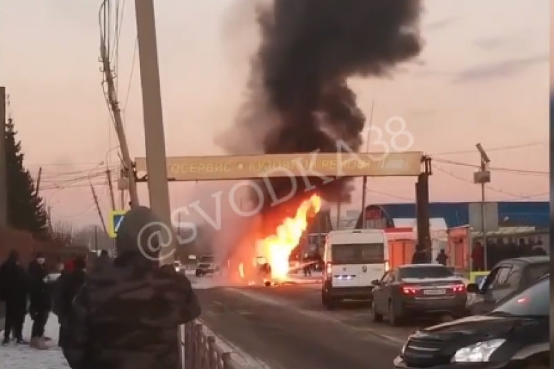 Автомобиль УАЗ "Патриот" загорелся на ходу в Иркутске