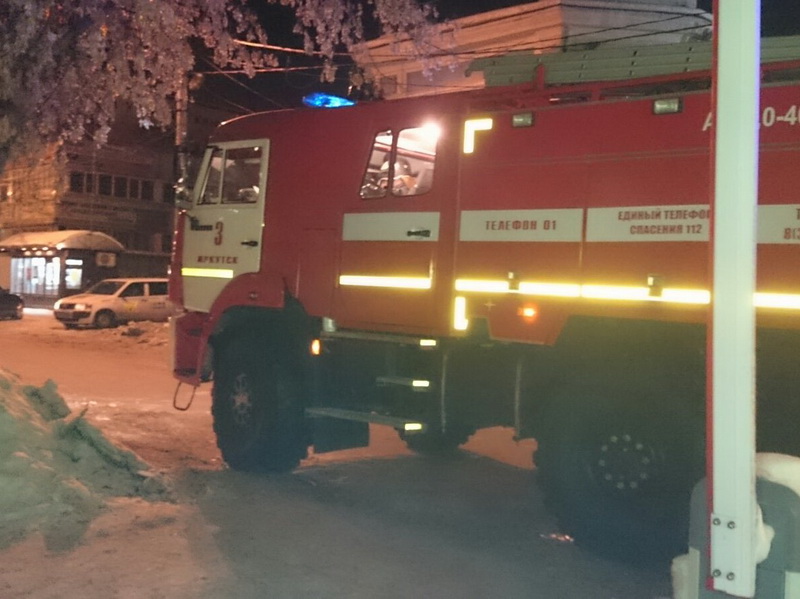 Бригада скорой помощи спасла двух человек на пожаре в Мегете