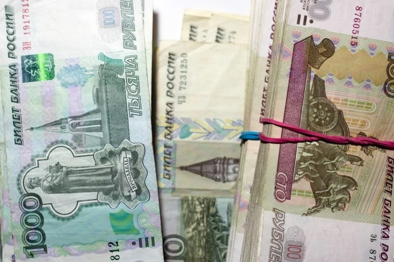 Вакцинированным пенсионерам начнут платить по 2000 рублей