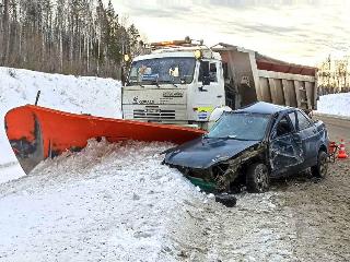 В Тайшетском районе на ФАД "Сибирь" в ДТП погиб пассажир легковушки