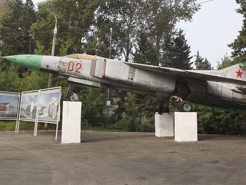 Самолет-памятник МИГ-23 установят около школы №21 в Иркутске