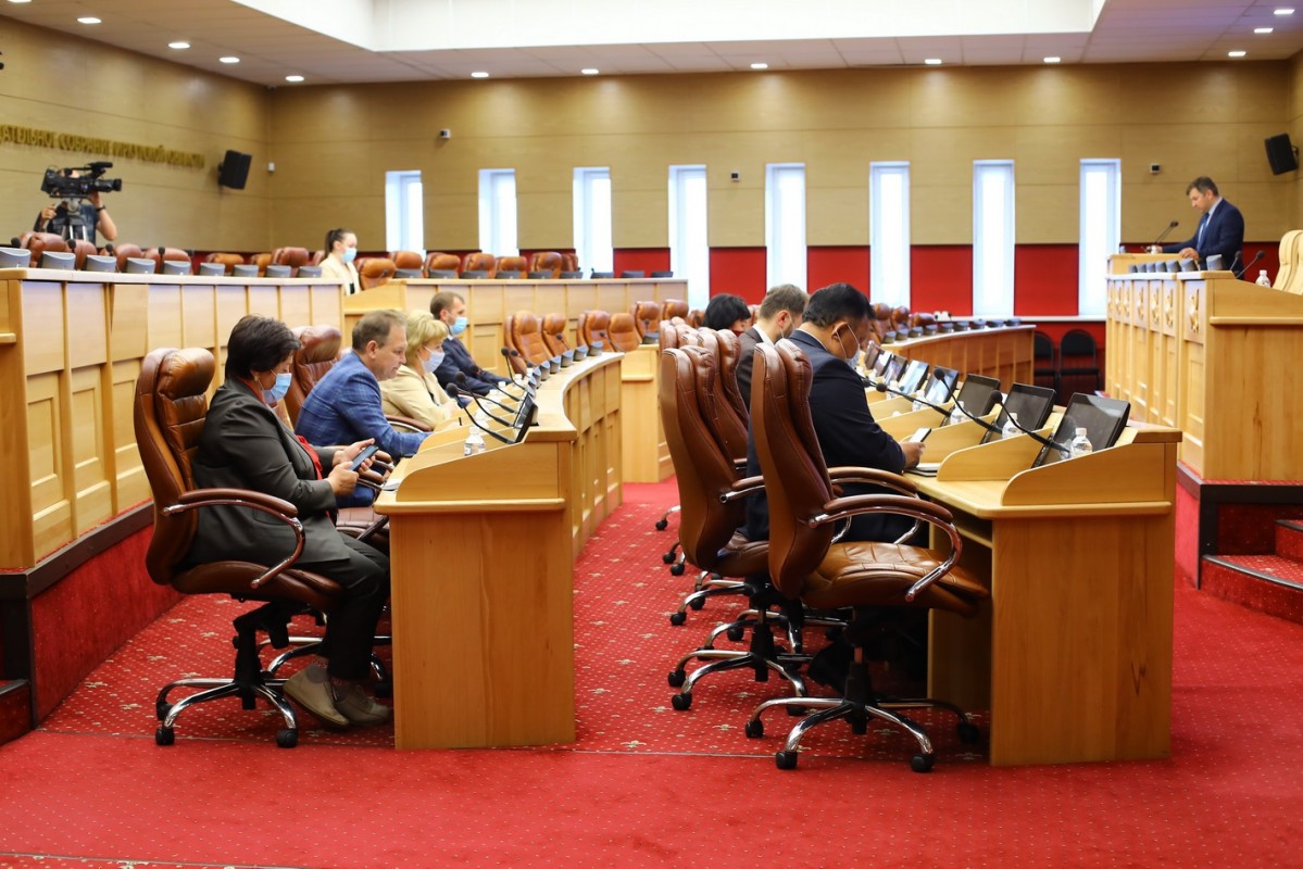 За одобрение законопроекта о QR-кодах высказались Общественная палата Приангарья, а также большинство дум и муниципалитетов региона
