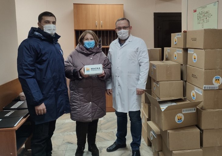 В Иркутске участники акции #МыВместе передали 20 тысяч масок в детскую больницу