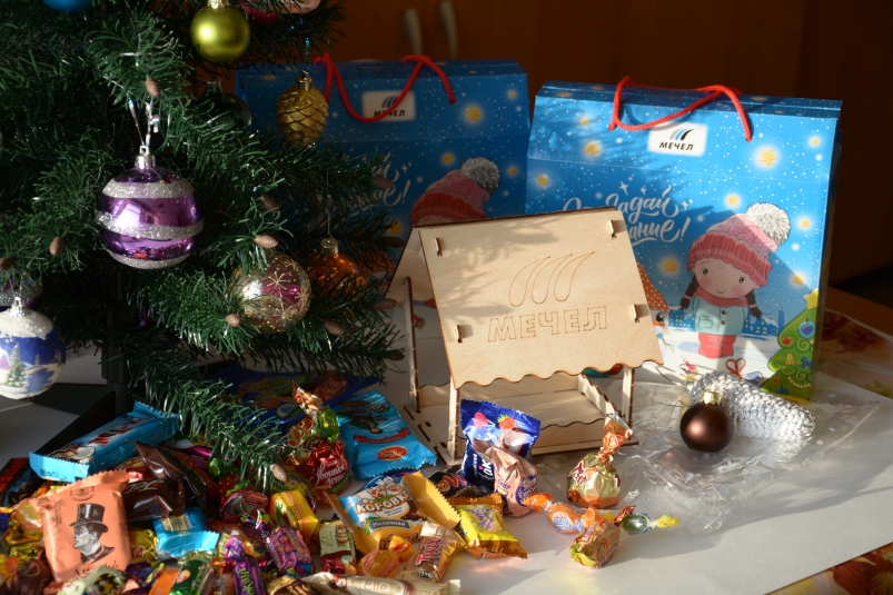 Коршуновский ГОК поздравил детей и ветеранов с наступающим Новым годом