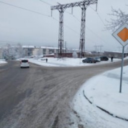 Водитель «Ниссан Лиаф» сбил школьника на улице Маршала Конева в Иркутске 27 декабря
