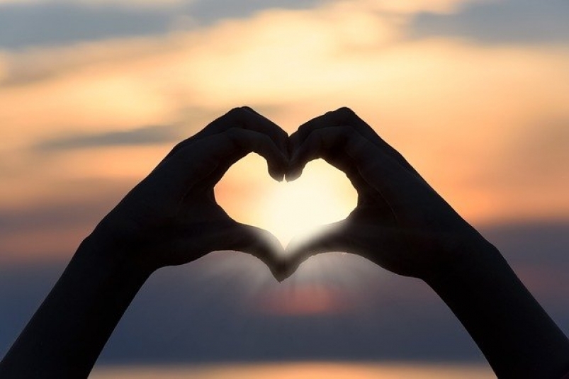 Любовный гороскоп на 5 января: день буквально насыщен флюидами любви
