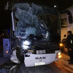 Автобус «Братск - Усть-Илимск» столкнулся с двумя грузовиками на трассе в Братском районе. Есть пострадавшие