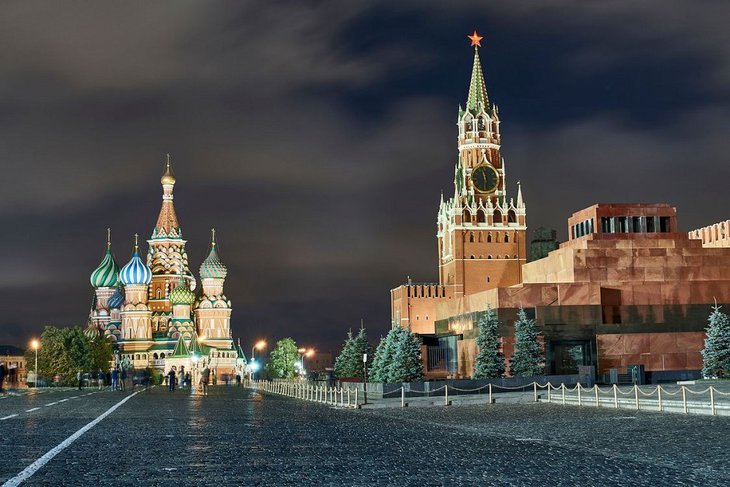 В Кремле не рассматривают введение ограничений с QR-кодами для подростков