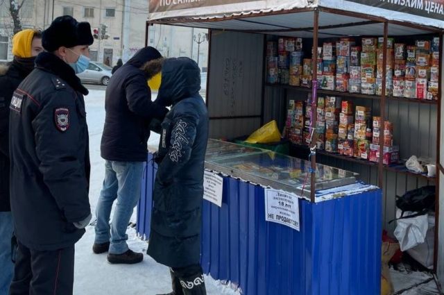 25 точек торговли пиротехникой проверили в Иркутске за месяц