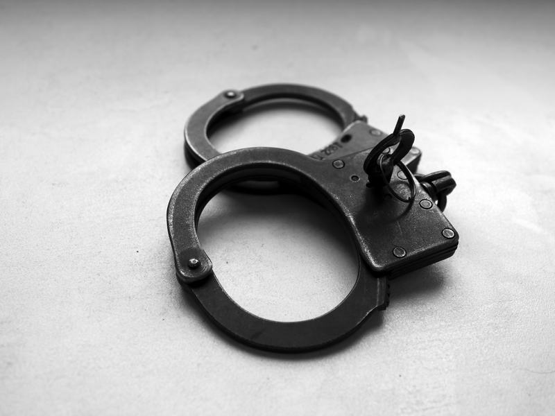 Дважды судимый за пьяное вождение нетрезвый водитель пытался подкупить сотрудника ДПС в Чунском