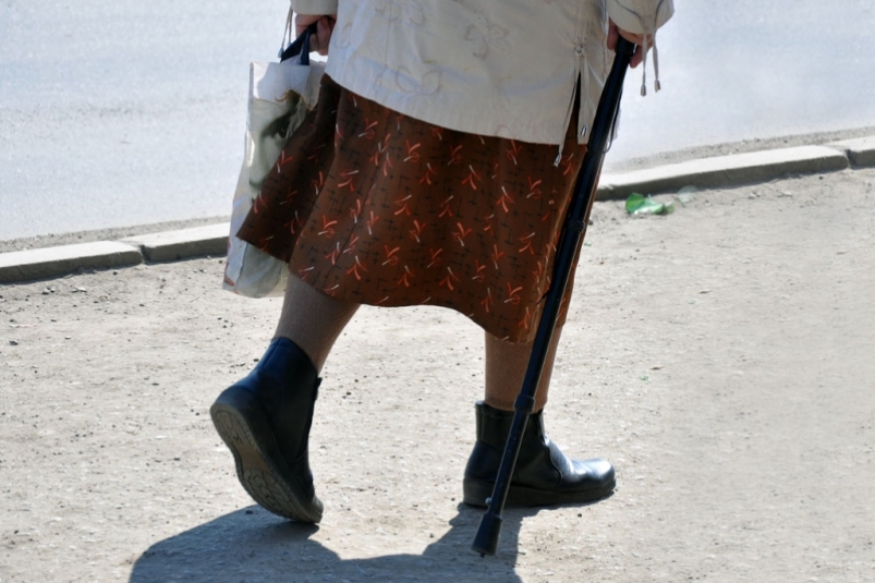 Жительницы Иркутска помогли пожилой женщине, у которой внезапно отказали ноги