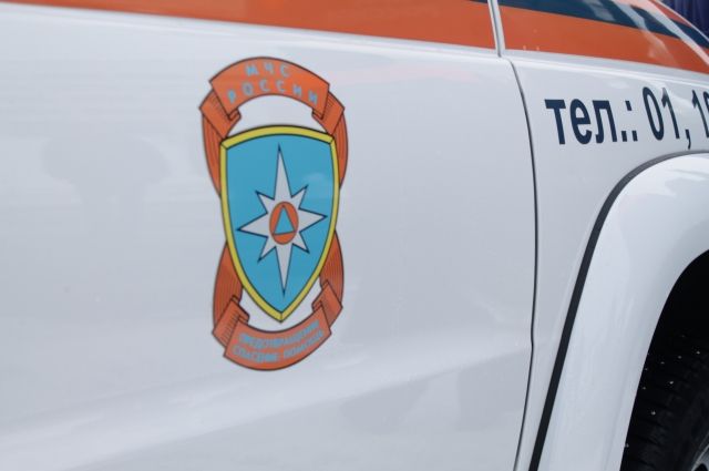 Автомобиль УАЗ с двумя мужчинами провалился под лед в Ольхонском районе