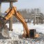 Экскаватор провалился под лед во время земляных работ в Усть-Куте