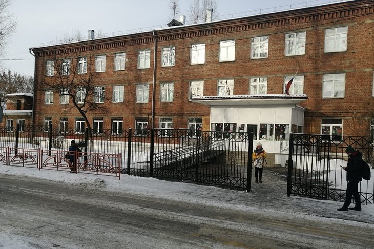Четыре кабинета гимназии № 1 Иркутска закрыли из-за понижения температуры