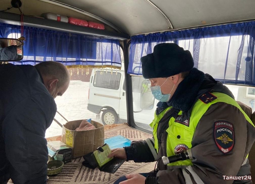 Пассажиры в Тайшете игнорируют масочный режим, а автобусы должным образом не обрабатывают