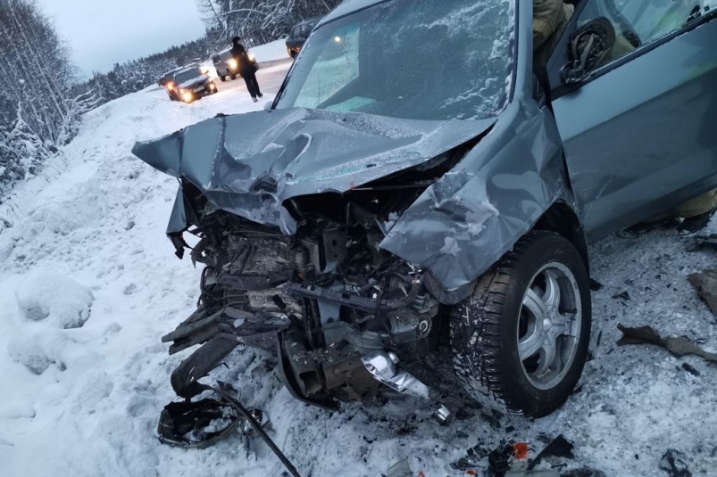 Женщина погибла и трое человек пострадали в аварии на выезде из Усть-Илимска