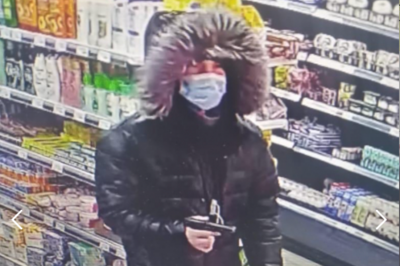 Пьяный парень не расплатился за спиртное и устроил стрельбу в магазине в центре Иркутска