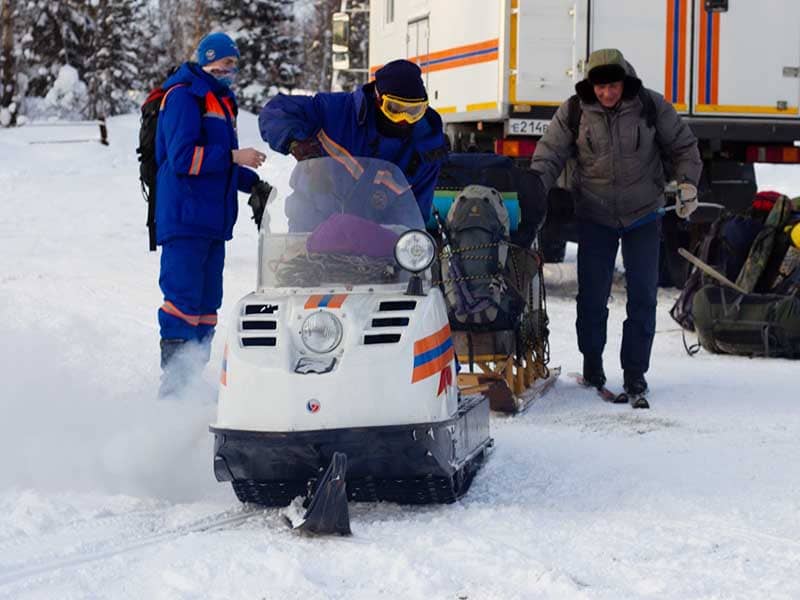 Иркутские спасатели эвакуировали подростка с переохлаждением со льда Ершовского залива