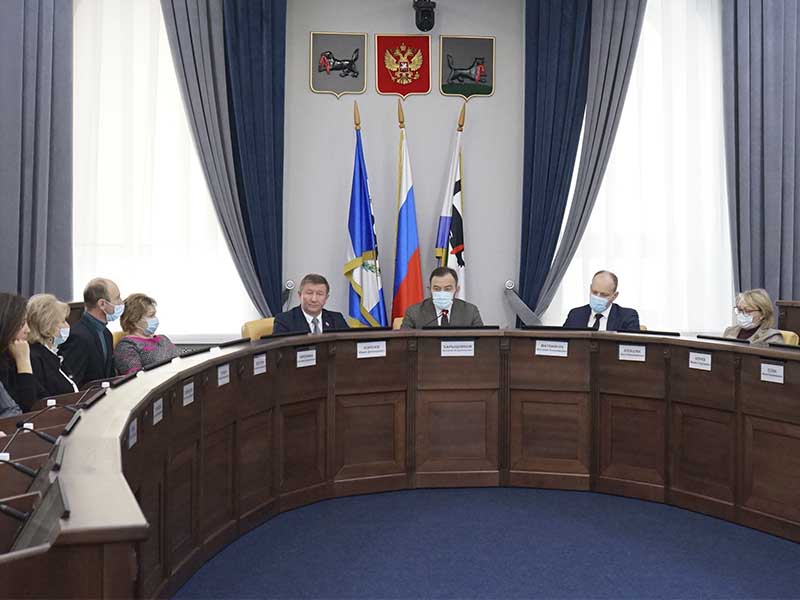 Депутаты Думы Иркутска обсудили вопрос обеспечения медучреждений молодыми кадрами