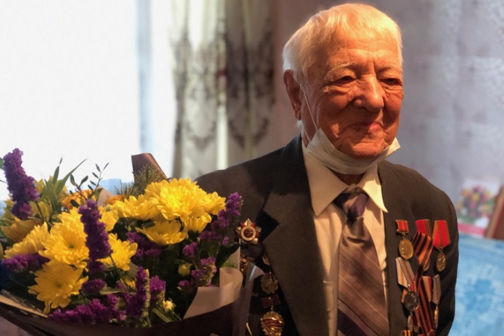 В Ангарске ветеран Великой Отечественной войны Борис Лещинский отметил 100-летний юбилей
