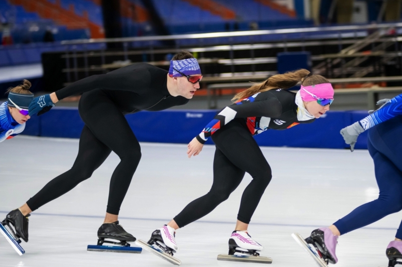 Олимпийская сборная по конькобежному спорту провела первую тренировку в Иркутске