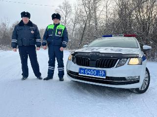 В Черемховском районе сотрудники ГИБДД помогли водителю заглохшего грузовика