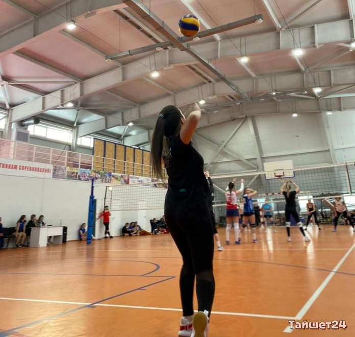Девчонки из Тайшетского и Чунского районов сразились в волейбол