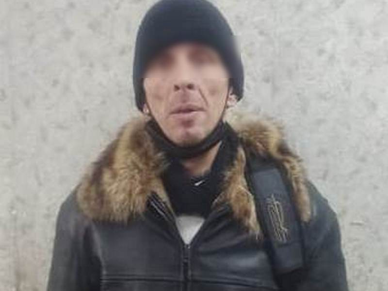 15 раз судимого вора-карманника задержали с поличным на автобусной остановке в Иркутске
