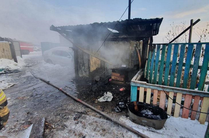 В Тулуне на пожаре погибли женщина и трехлетний ребенок