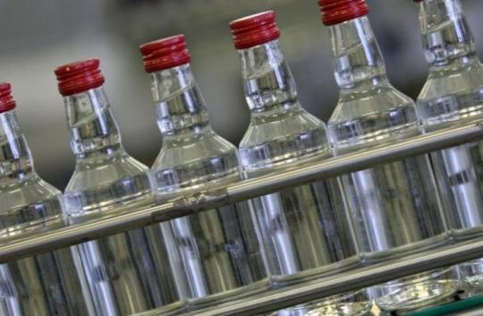 В тайнике на складе иркутские полицейские обнаружили контрафактный алкоголь. Видео
