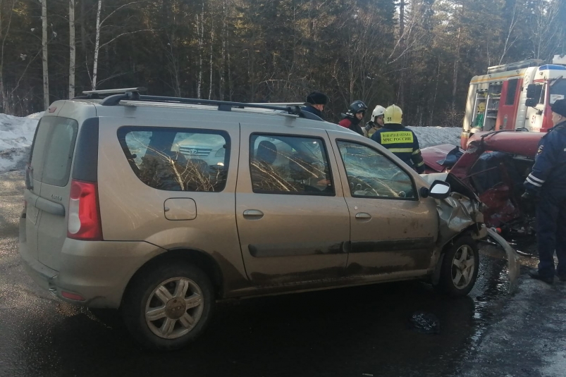 Человек погиб в столкновении "Жигулей" и Lada Largus в Усть-Илимском районе