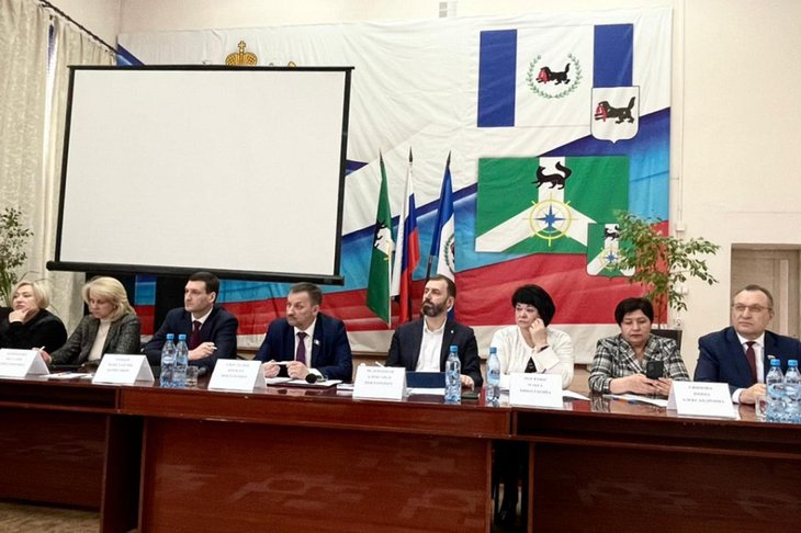 Депутаты Заксобрания провели встречу с активом Киренского района