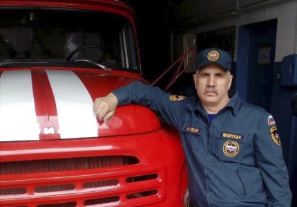 Женщину и ребенка спас пожарный в Усть-Куте