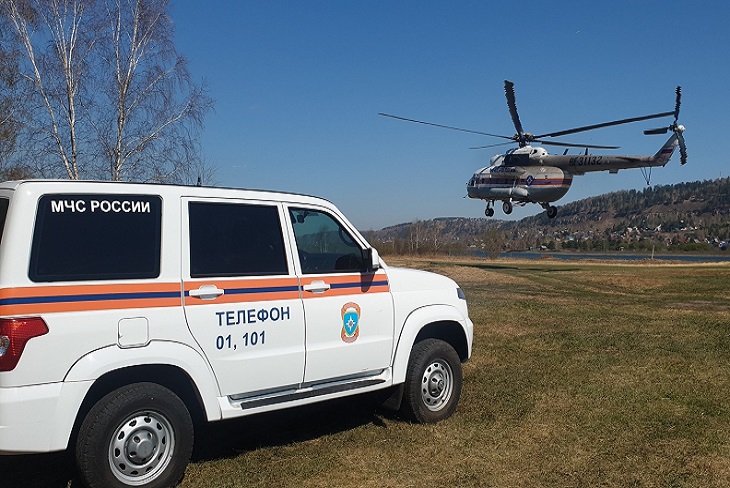 В Братский район направили вертолет МЧС России для тушения лесного пожара
