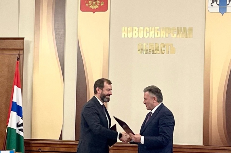 Заксобрания Иркутской и Новосибирской областей подписали соглашение о сотрудничестве