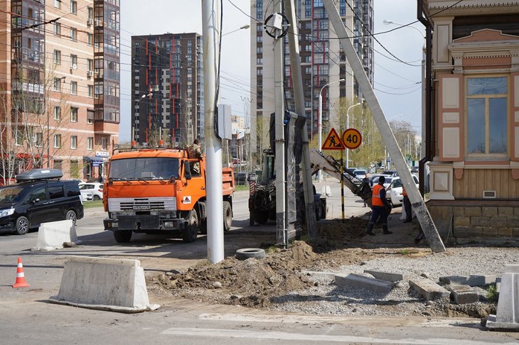 В Иркутске приступили к комплексному ремонту дороги на улице Седова