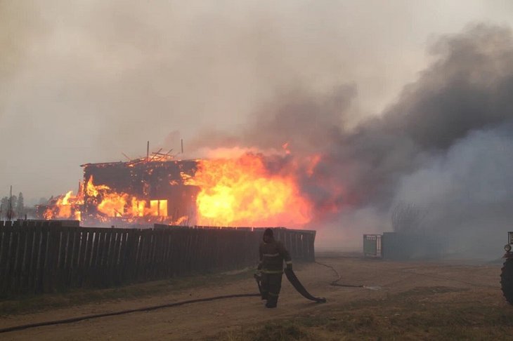 Семьям погибших на пожаре в Моргудоне выплатят по одному миллиону рублей