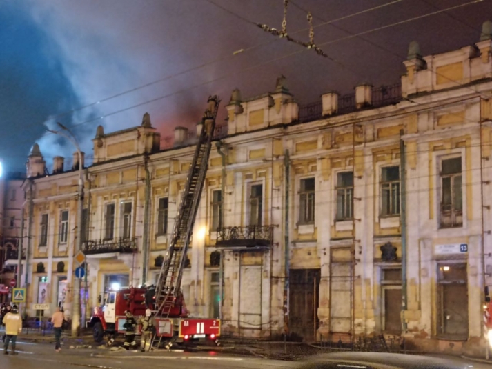 Открытое горение в Иркутском ТЮЗе удалось потушить ночью, 14 мая
