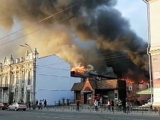 Спустя почти сутки пожарные сообщили о ликвидации пожара в здании ТЮЗа в Иркутске