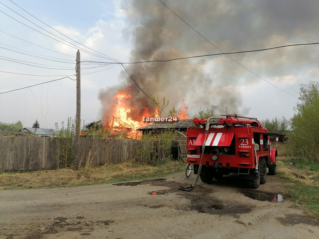 Причиной сильного пожара по улице Комсомольской в Тайшете стал поджог