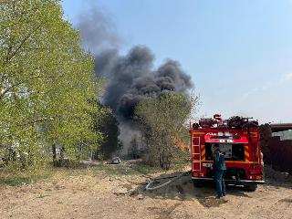 Проезд на объездной дороге в Ново-Ленино в Иркутске затруднен из-за пожара