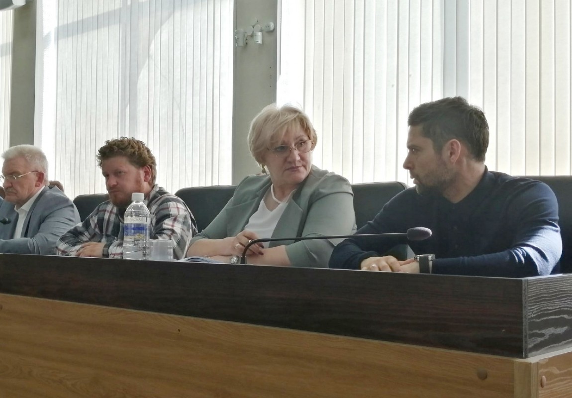 Лариса Егорова предложила объединить силы депутатов Заксобрания и Госдумы в борьбе за спасение Братского целлюлозно-бумажного колледжа
