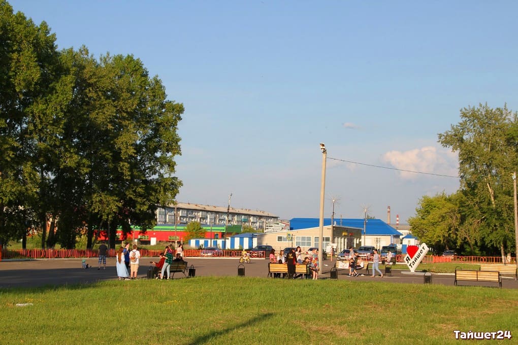 В Иркутской области начали выплачивать пособие на детей от 8 до 17 лет