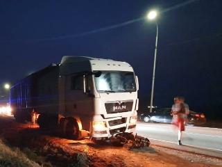 Водитель мопеда умер под колесами огромной фуры в Шелеховском районе