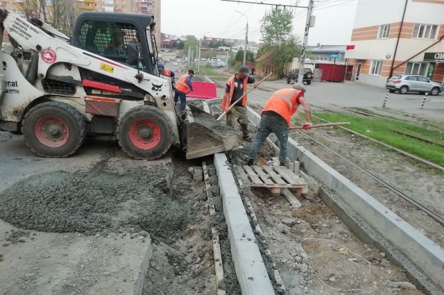 В иркутском микрорайоне Солнечный начали ремонт дороги у трамвайного кольца