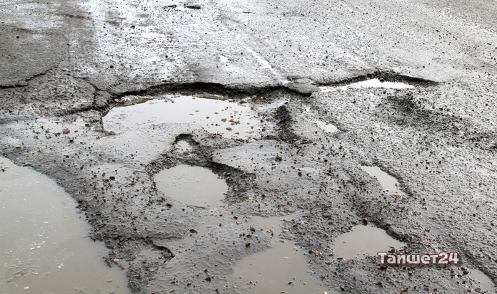 По ямам и колдобинам. «Струйно-инъекционный» ремонт дорог в Тайшете снова сдвигается