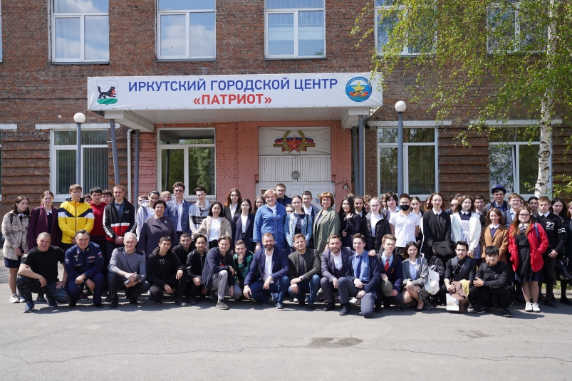 Депутаты ЗакСобрания встретились с воспитанниками иркутского центра "Патриот"