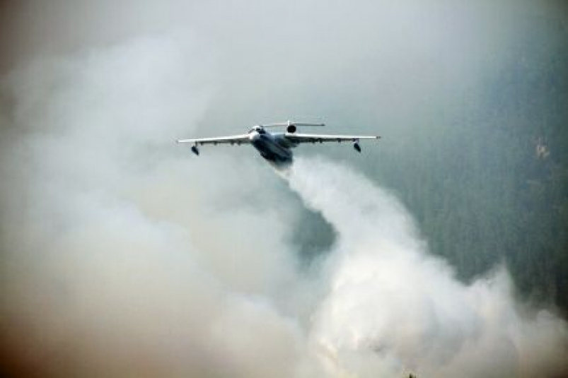 Самолет-амфибию Бе-200 МЧС направили на тушение лесного пожара в Иркутской области