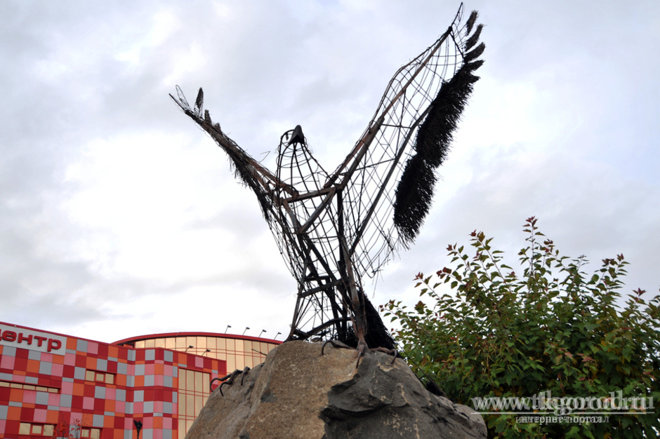 Красноярский скульптор Андрей Кошелев восстановит в Братске топиарного орла, которого сожгли вандалы