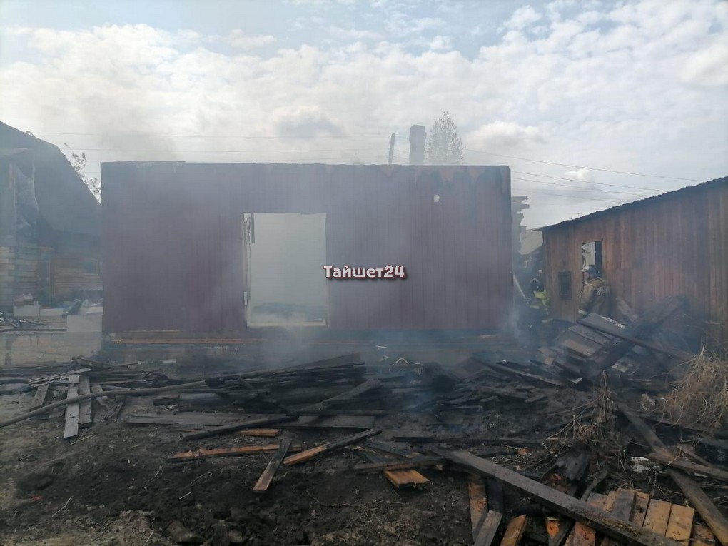 Причиной пожара в жилом доме в Тайшете стало короткое замыкание